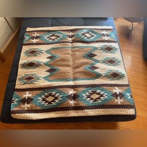 MUSTANG 36" x 34" Laredo Navajo 100% New Zealand Wool Saddle Blanket - Tan/Blue